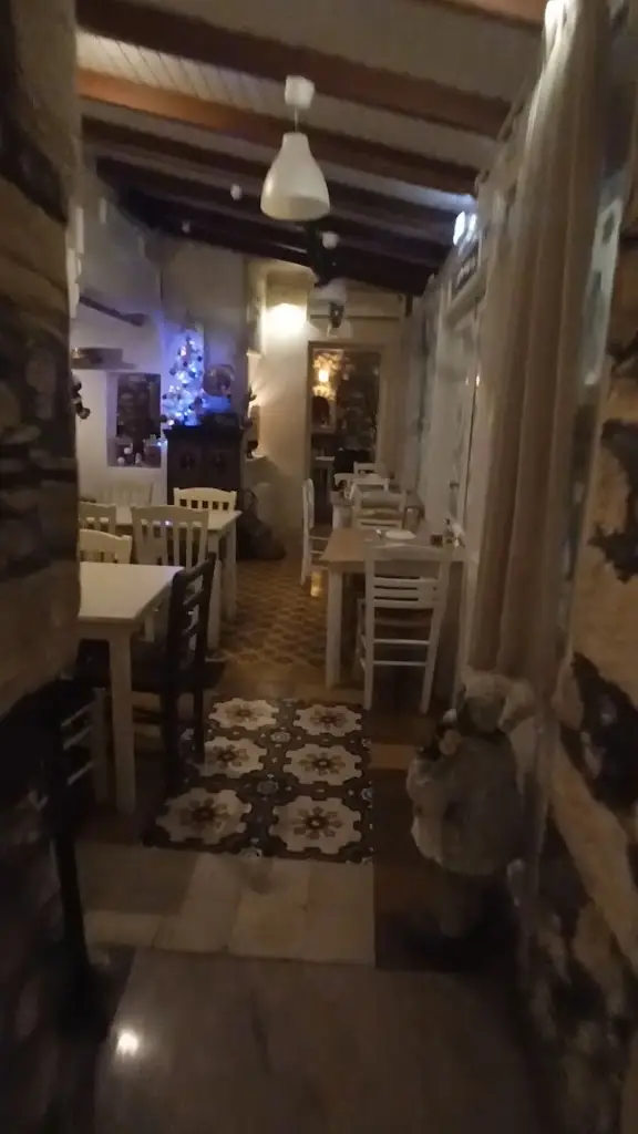 Ελλήνων Τα..ξυδια_Chaïdári_slider_image_2