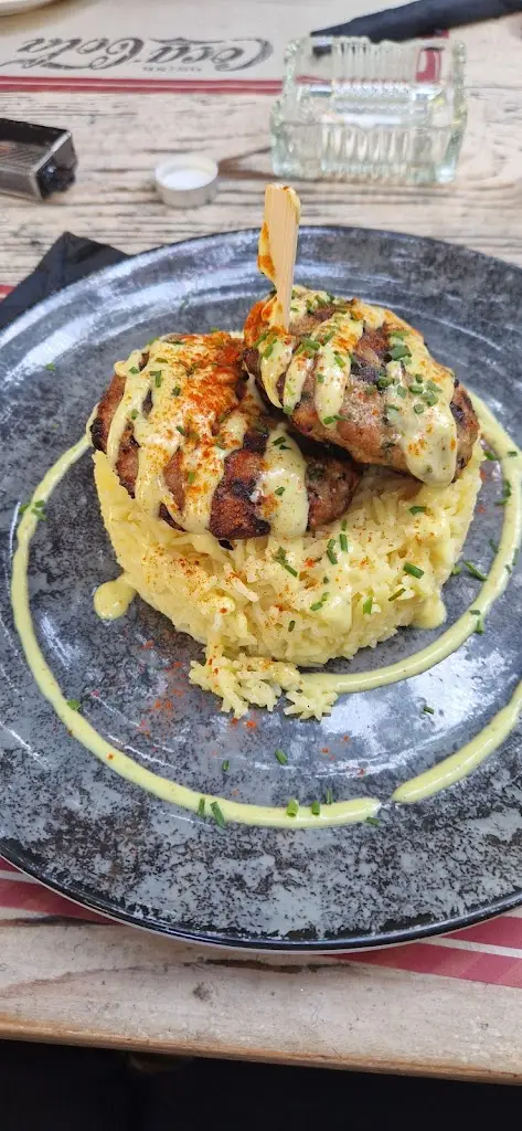 Dimitris Staikopoulos_Quarter Pizza - Quarter Piano Restaurant_Chaïdári_recensione