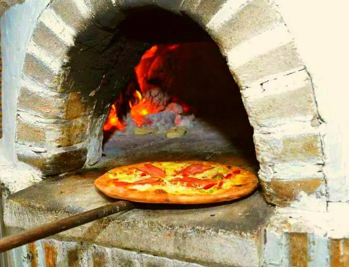 Quarter Pizza - Quarter Piano Restaurant_Chaïdári_slider_image_3