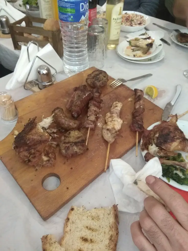 ΒΑΣΙΛΗΣ ΠΑΠΑΔΟΠΟΥΛΟΣ_Ηρθες....Έμεινες Ψητοπωλείο_Néa Mesimvría_review