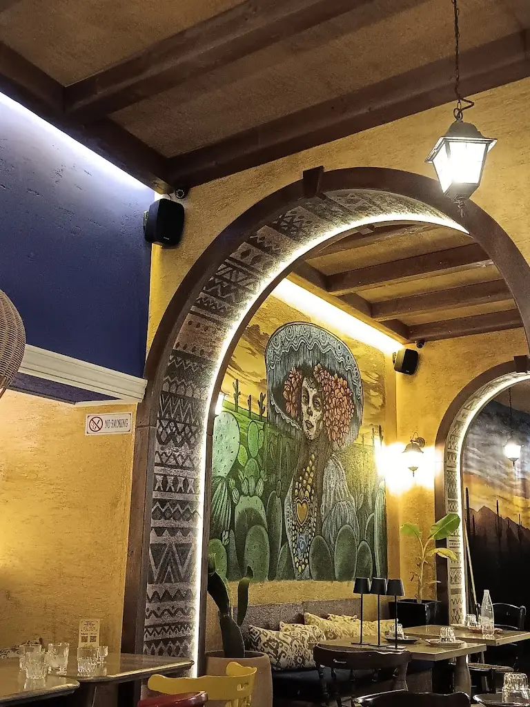 Chicos Tequileria Mexicana_Chaïdári_slider_image_3