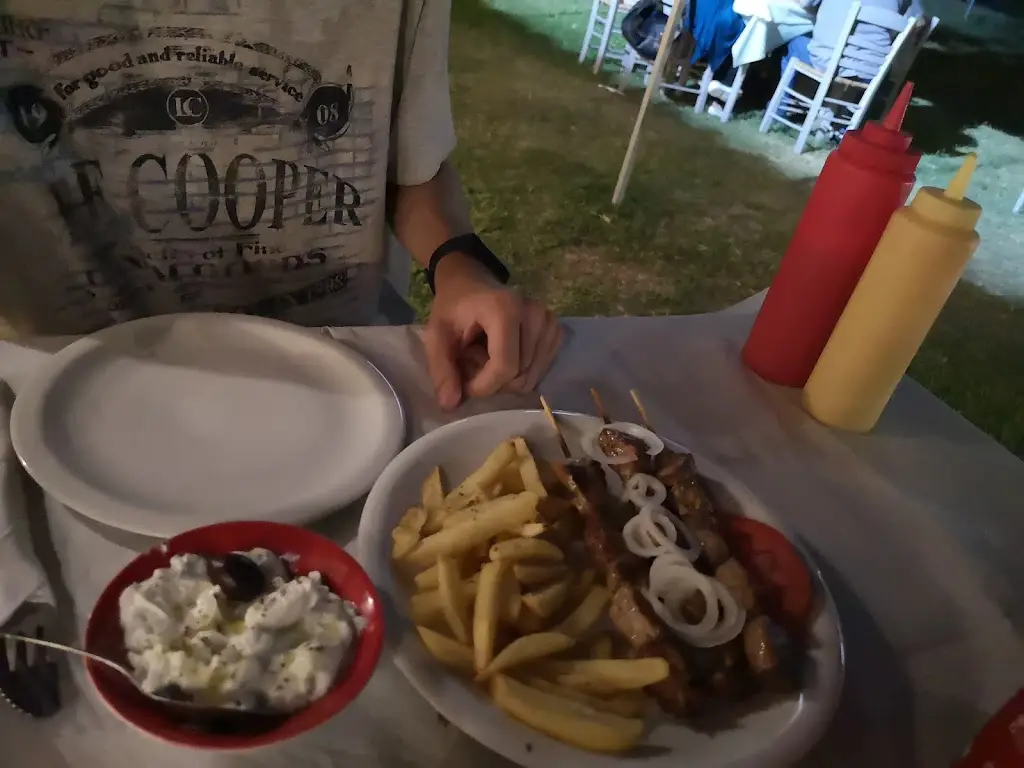 Ruxandra Dorobantu_Porto Inn Restaurant - Bar_Néa Potídhaia_review