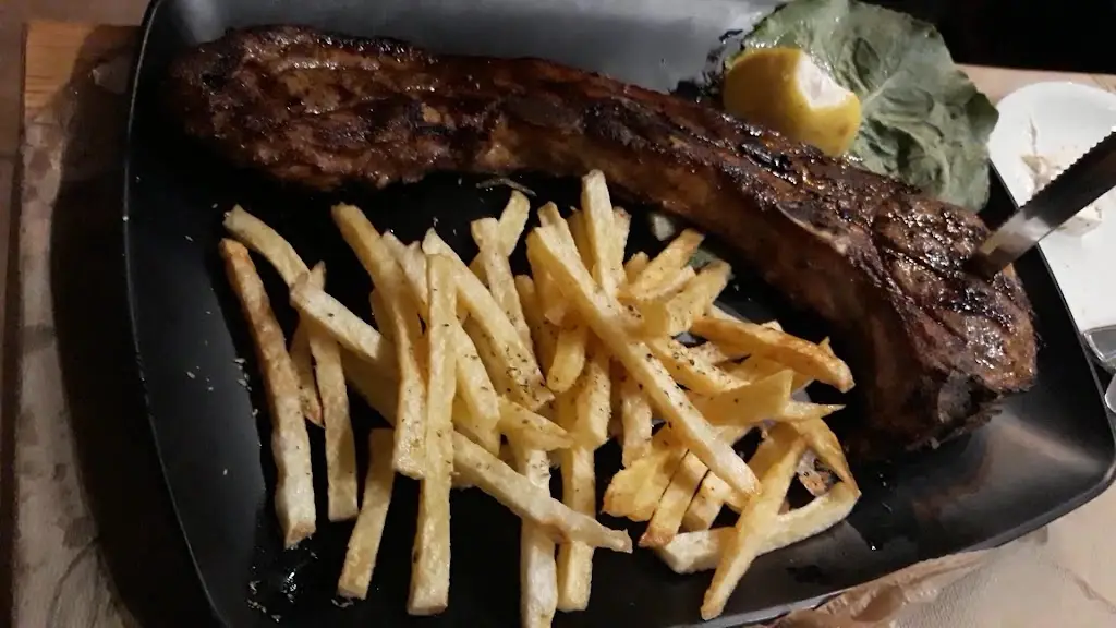 Δύο και Νακαίοι,τσιπουράδικο,μεζεδουργείο_Chaïdári_slider_image_2