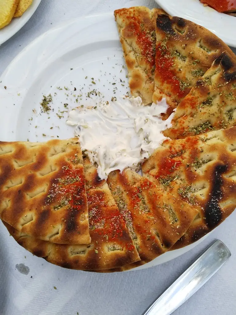 the Fountain_Néa Sánta_slider_image_3