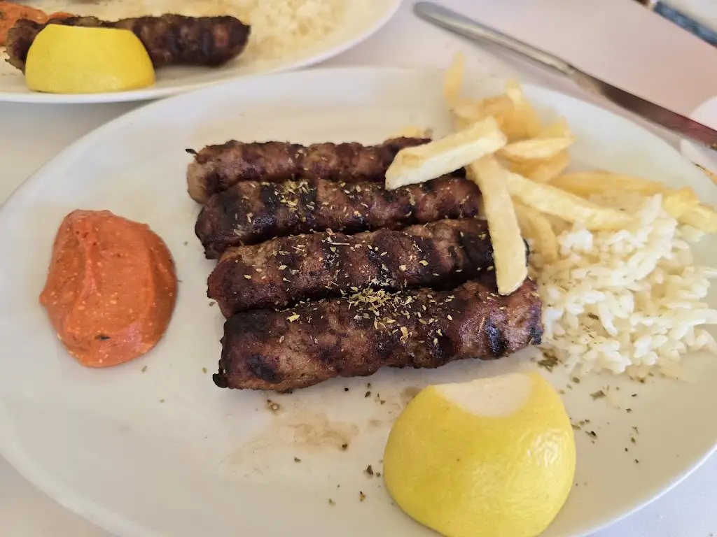 Mladjan Anicic_Giannis Tavern_Néa Tríglia_Bewertung