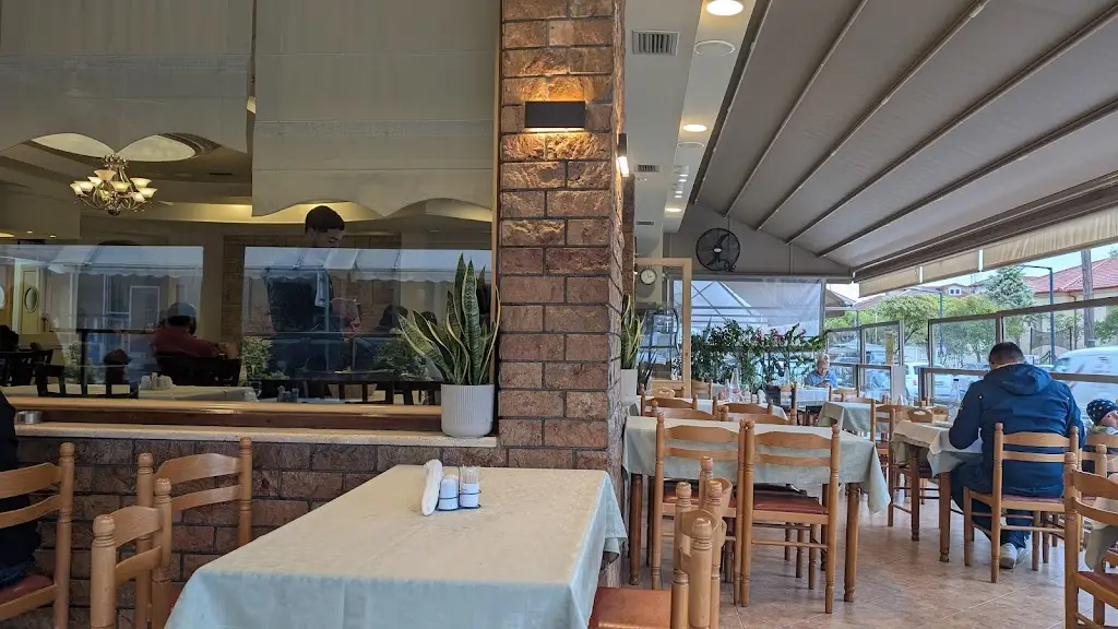 Giannis Tavern_Néa Tríglia_slider_image_2