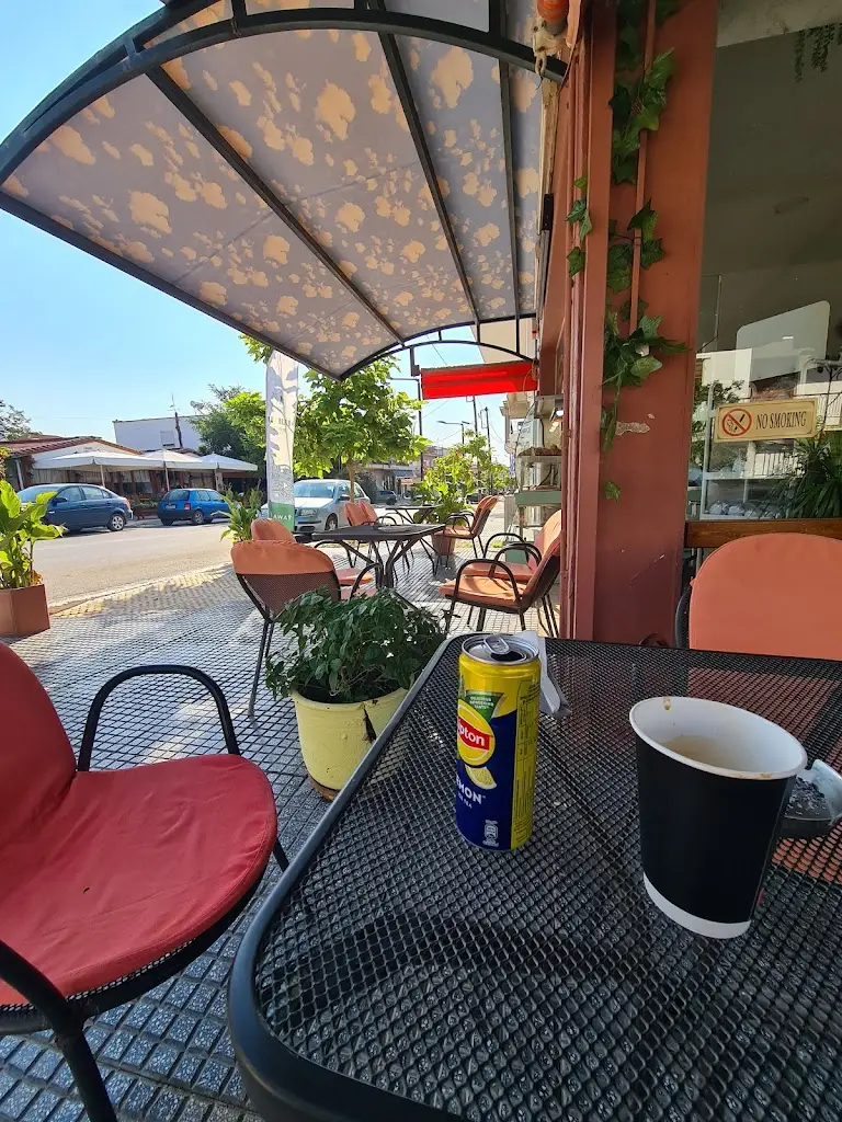 Enjoy Restaurant in Néa Tríglia