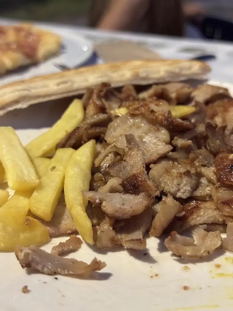 Shok Restaurant_Néa Vrasná_slider_image_3