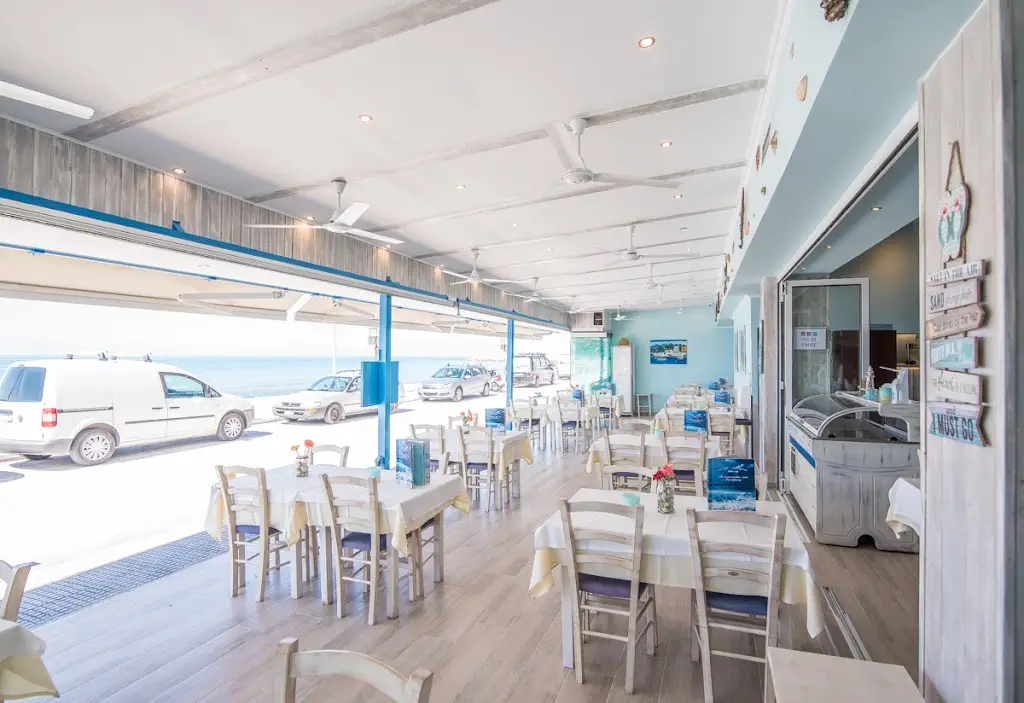 To Koutouki tou Antoni Restaurant in Néa Kallikráteia