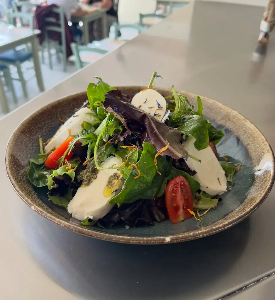 To Koutouki tou Antoni_Néa Kallikráteia_slider_image_3