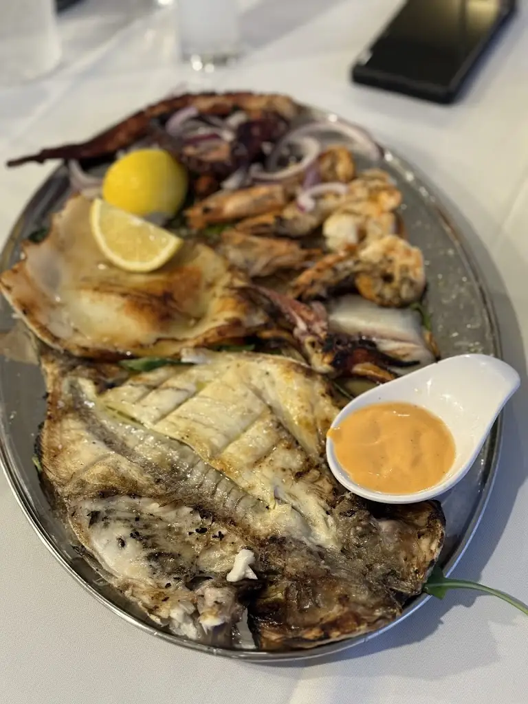 Ани Ангелова_TO KATI ALLO_Néa Kallikráteia_Bewertung