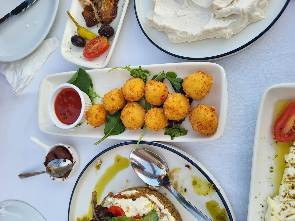 TO KATI ALLO Restaurant in Néa Kallikráteia