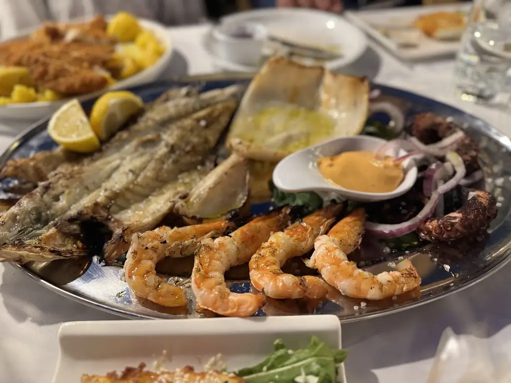 TO KATI ALLO_Néa Kallikráteia_slider_image_3