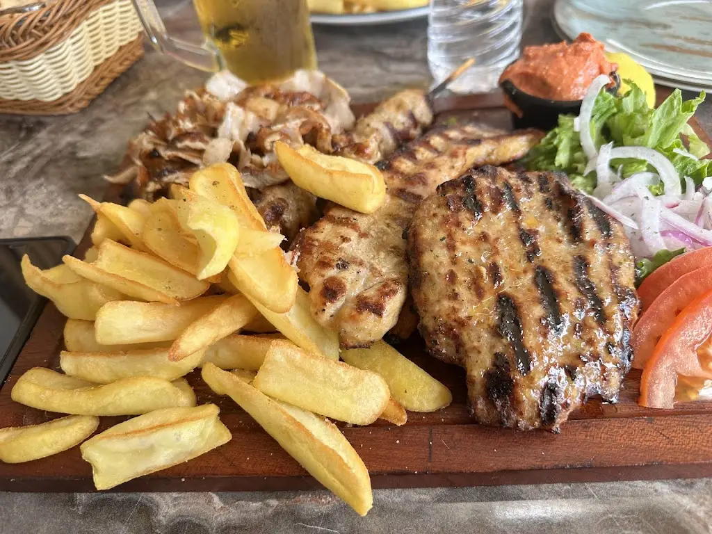 Filetakia Restaurant in Néa Kallikráteia