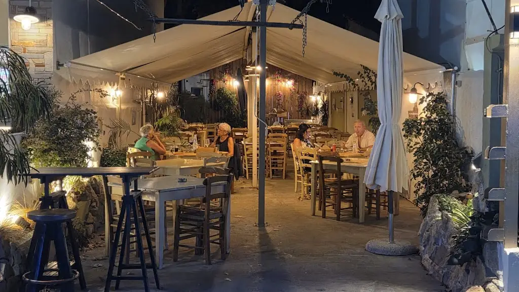 O Kokoras to Eskase_Néa Kallikráteia_slider_image_3