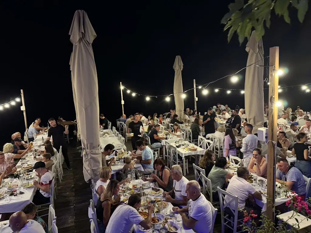 George_Pirates_Néa Kallikráteia_Bewertung