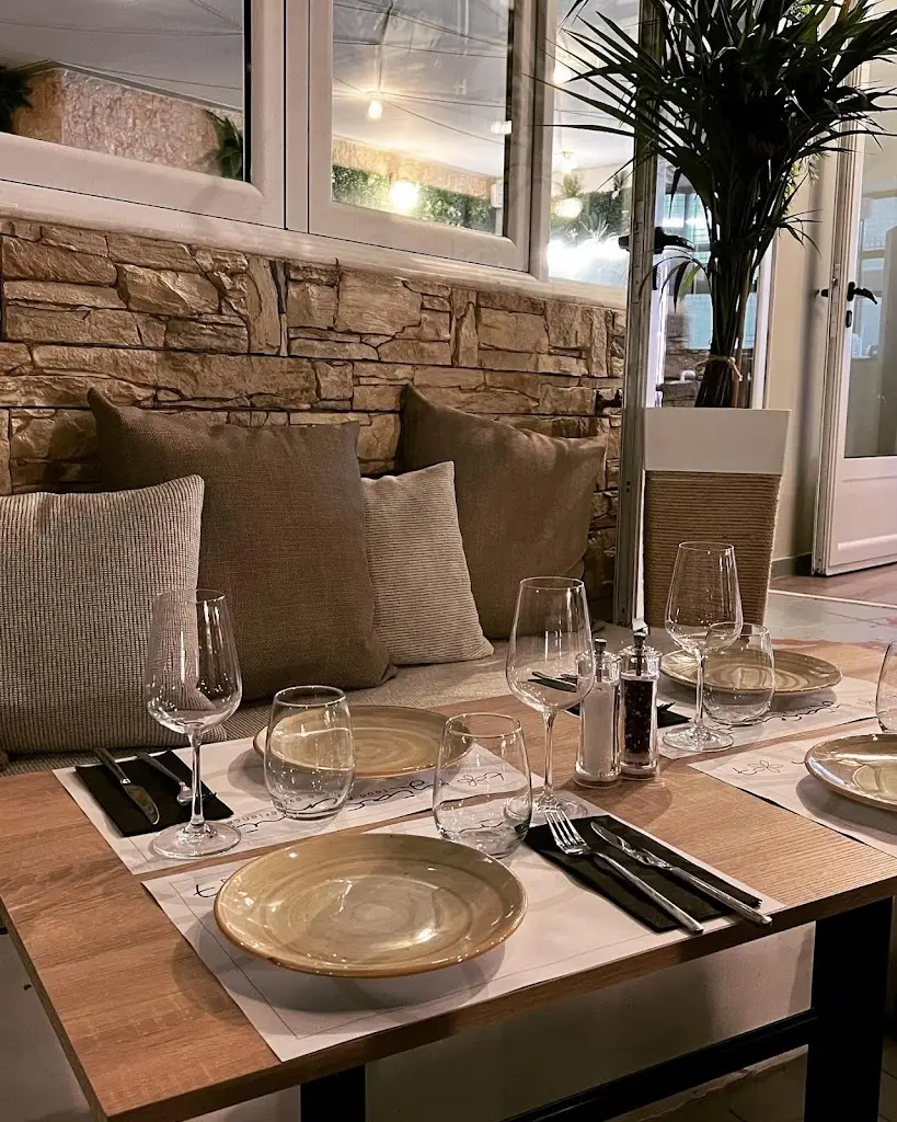 To Yiasemi Food & Wine Experience Restaurant in Chaïdári