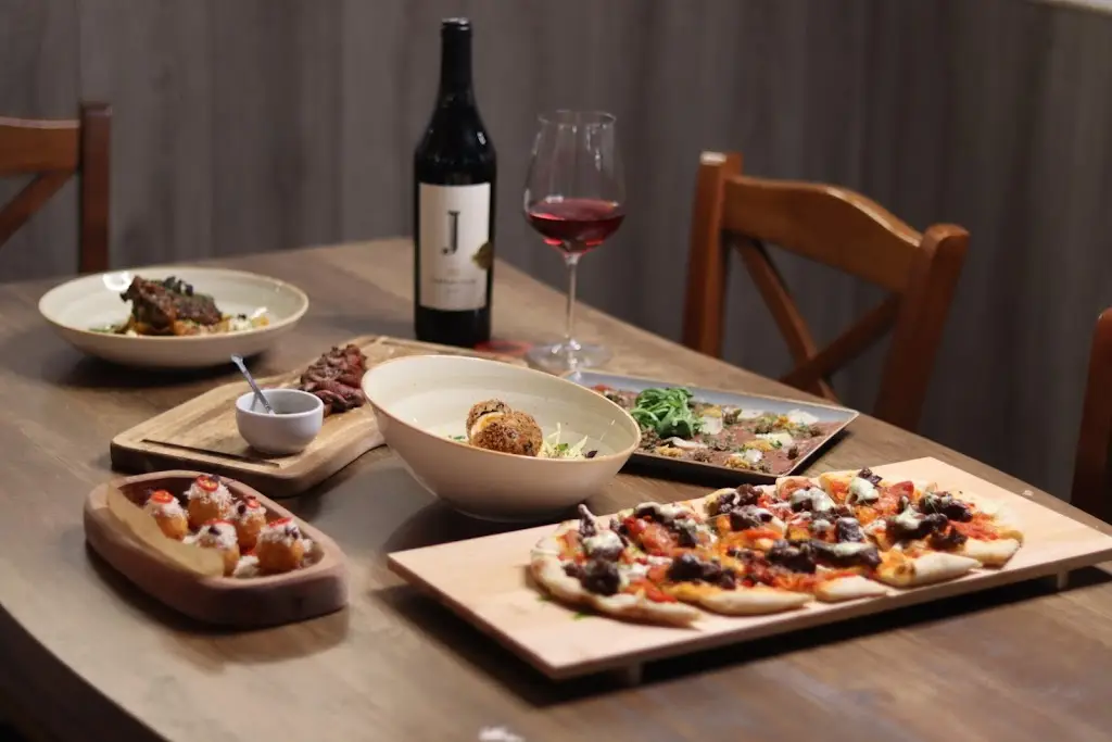 To Yiasemi Food & Wine Experience_Chaïdári_slider_image_3