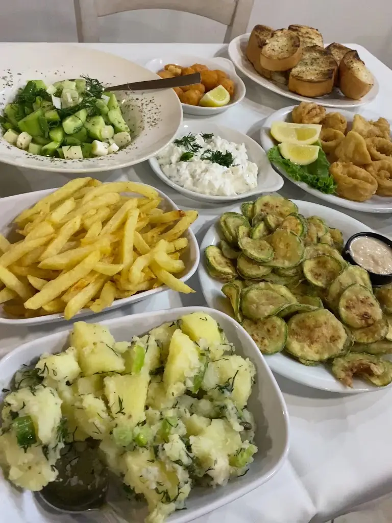 ΤΑ ΔΕΛΦΙΝΙΑ_Néa Kallikráteia_slider_image_2