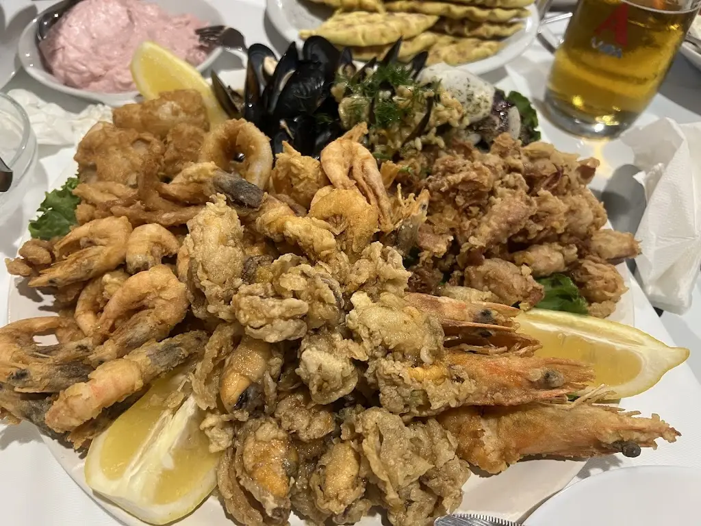 ΤΑ ΔΕΛΦΙΝΙΑ_Néa Kallikráteia_slider_image_3