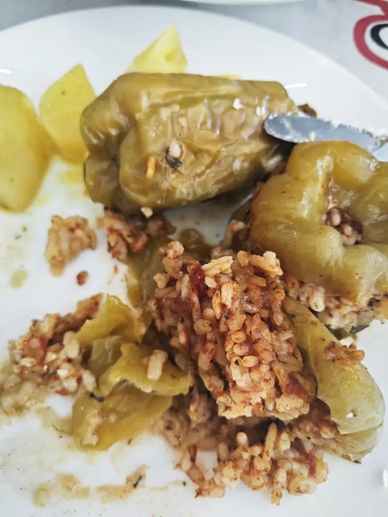 Aleksandar Đorđević_Μαγειρείο Σπιτικό Φαγητό_Néa Kallikráteia_avis