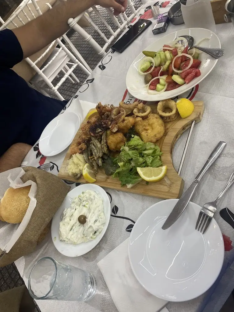 Ljubica Đukić_Μαγειρείο Σπιτικό Φαγητό_Néa Kallikráteia_avis