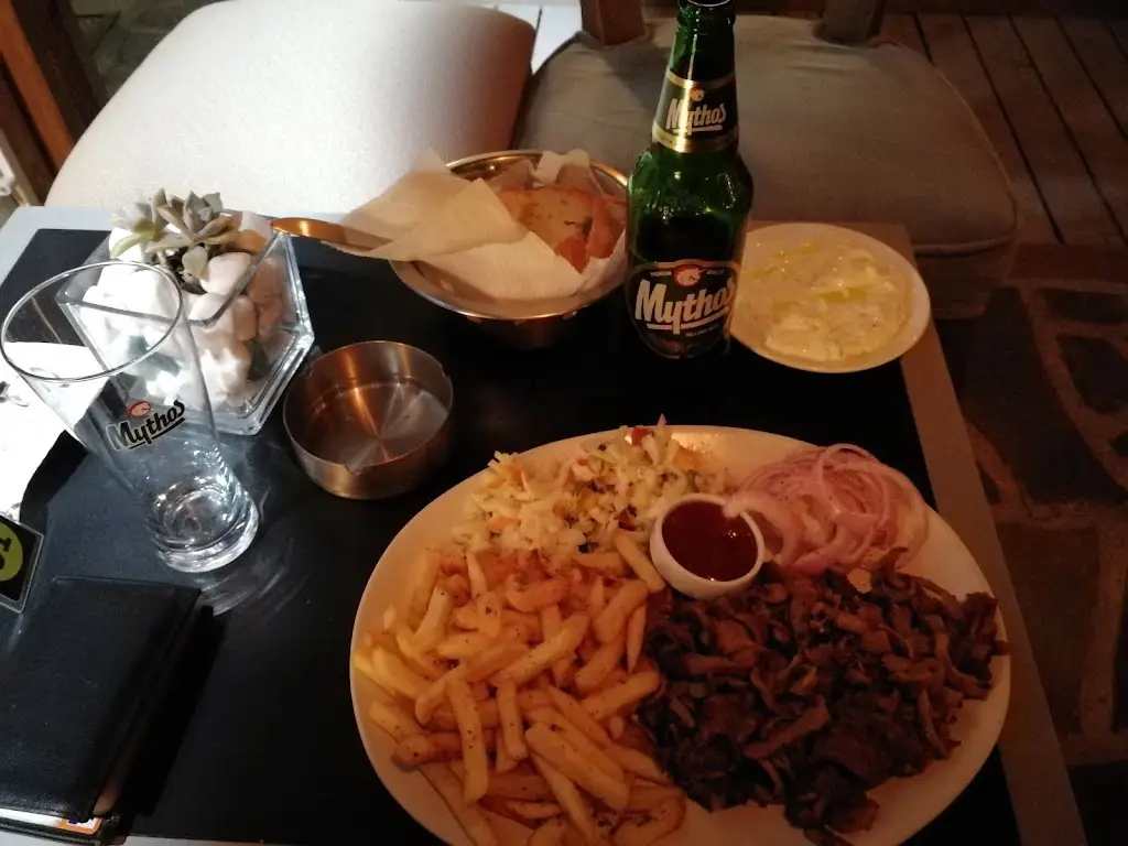 Jan Metz_Twins_Néa Kallikráteia_reseña