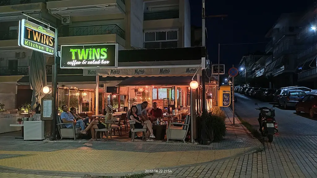 Twins Restaurant in Néa Kallikráteia