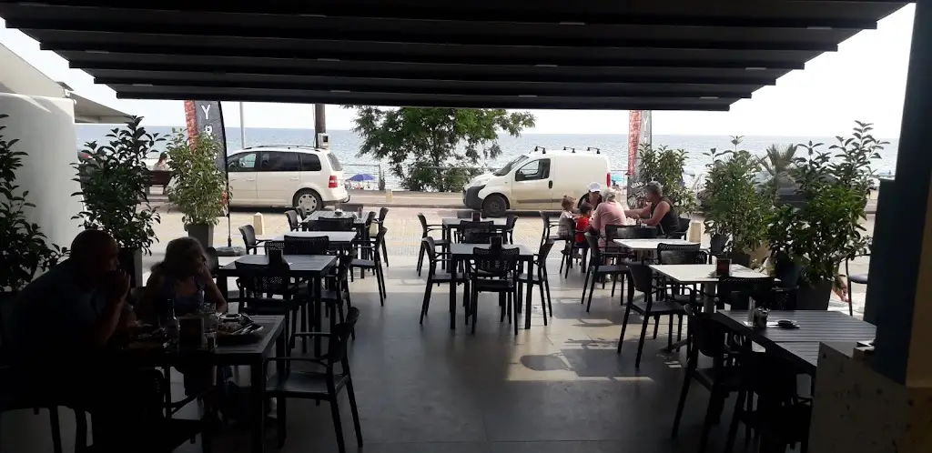 GYRO Stories Γύρος μπροστά στη θάλασσα Restaurant in Néa Kallikráteia