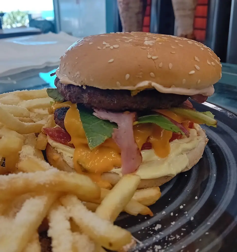 GYRO Stories Γύρος μπροστά στη θάλασσα_Néa Kallikráteia_slider_image_3