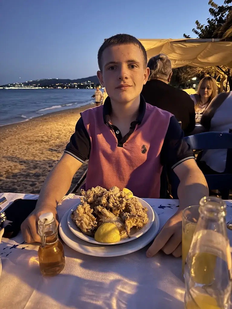 Dave Surgey_Ψαροταβέρνα Λεωνίδας_Aghios Panteleímon_review