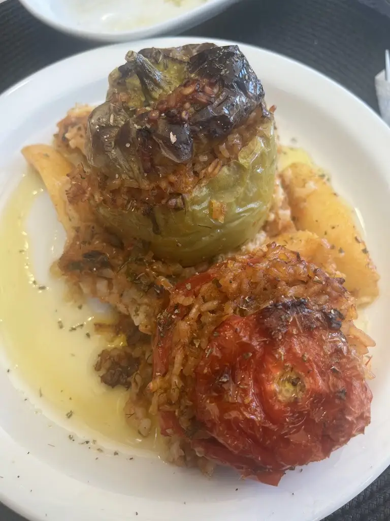 Antonia Quinn_Έλα ΄Δω Κολλας_Néa Kallikráteia_Bewertung