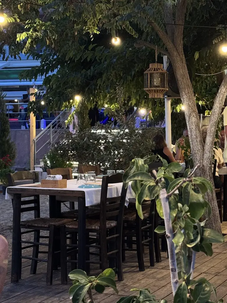 George_Spinos_Néa Kallikráteia_review