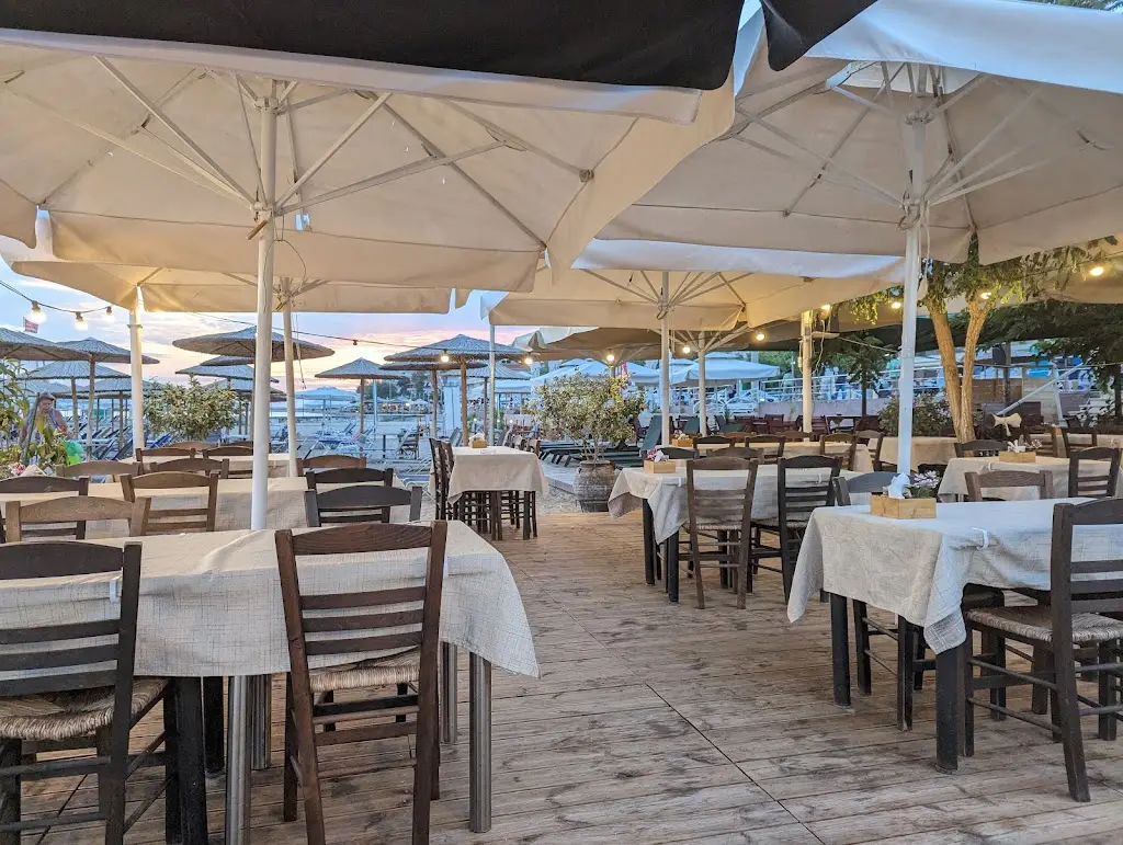 Spinos Restaurant in Néa Kallikráteia