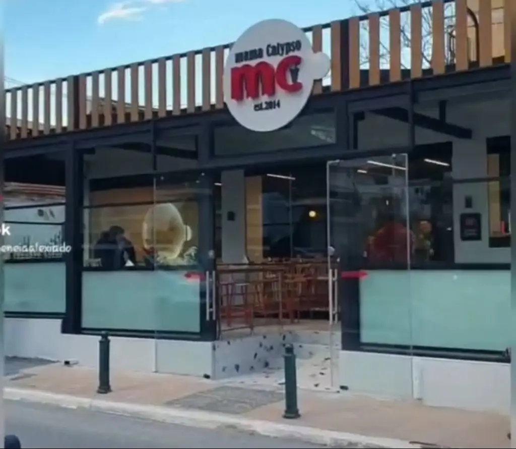 Mama Calypso (M C)_Néa Kallikráteia_slider_image_1