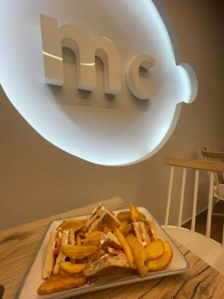 Mama Calypso (M C)_Néa Kallikráteia_slider_image_2