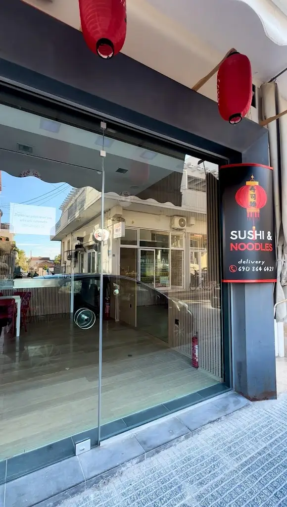 Sushi & Noodles_Néa Kallikráteia_slider_image_1