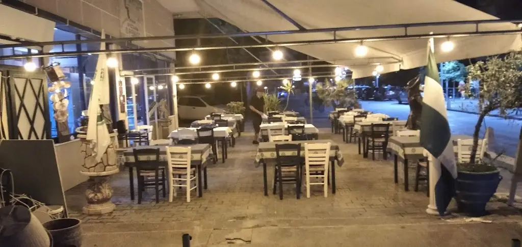 Rōmios Restaurant in Néa Kallikráteia