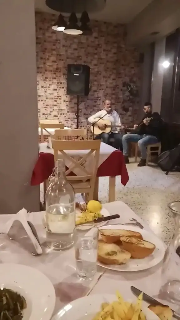 Ταβέρνα ελιά_Néa Zíchni_slider_image_2