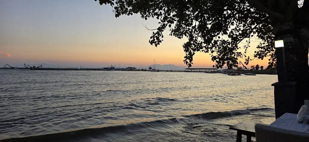 Simon Ayling_ERODIOS_Néa Moudhaniá_Bewertung