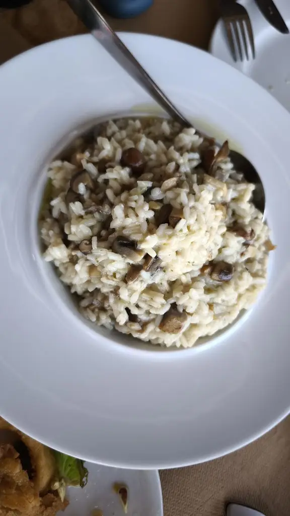 Melania Istrate_Alati Ke Piperi_Néa Moudhaniá_review