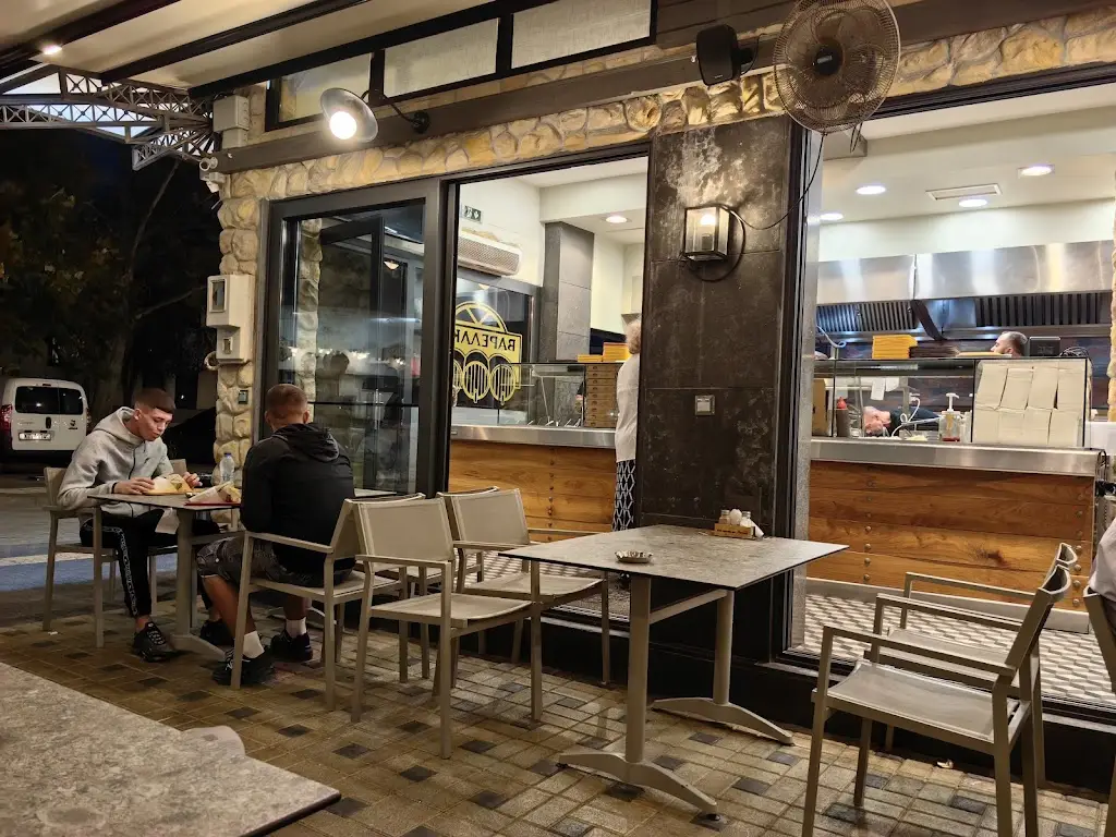 Barelakia Restaurant in Néa Moudhaniá