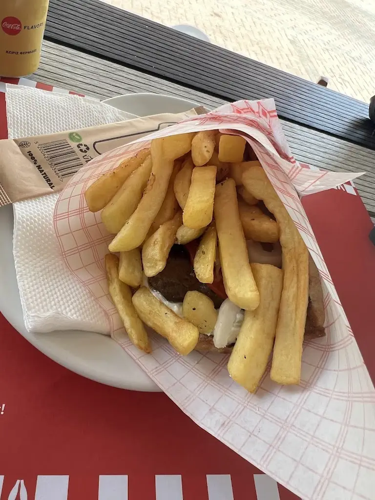 Gyros Rolói Restaurant in Néa Moudhaniá