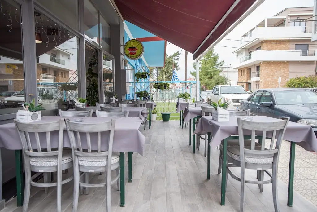 Γλυκό Φαί Restaurant in Néa Moudhaniá