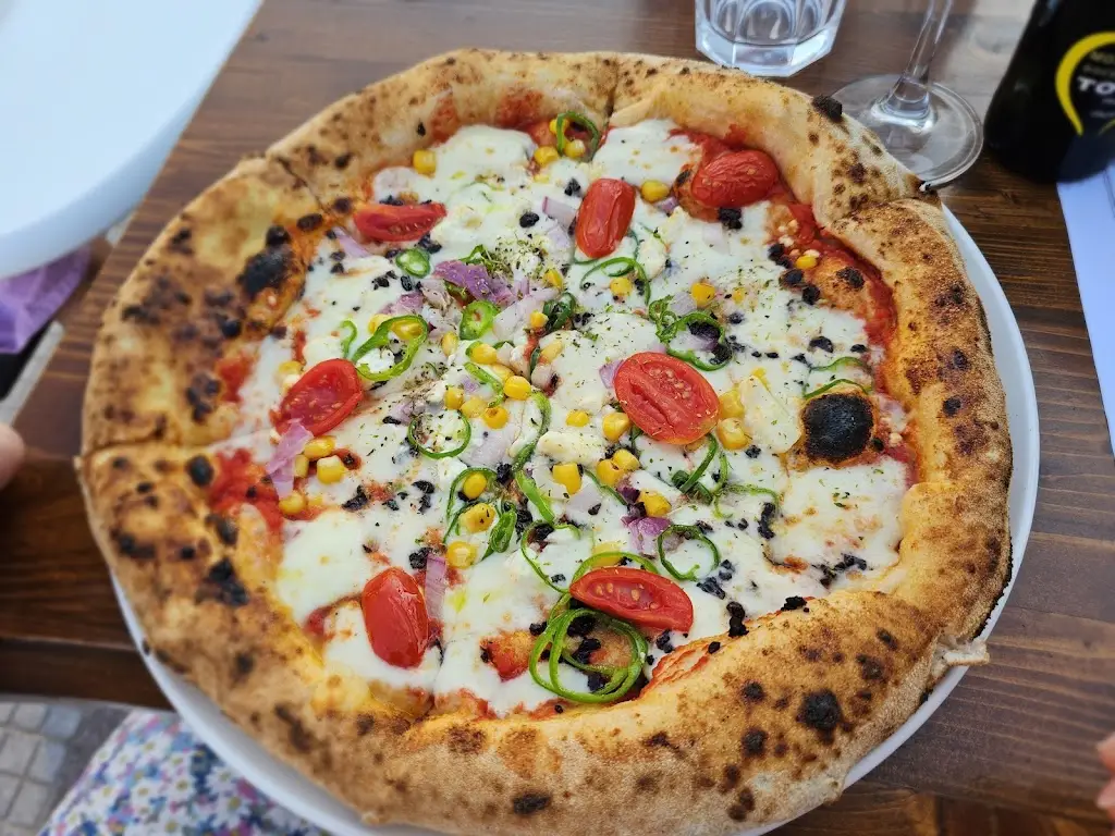 Csaba Czank_Pizza Tartufo_Néa Moudhaniá_Bewertung