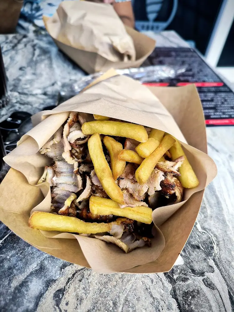 Kostadin Ruskov_GYROS LAND ψητοπωλείον_Néa Moudhaniá_avis