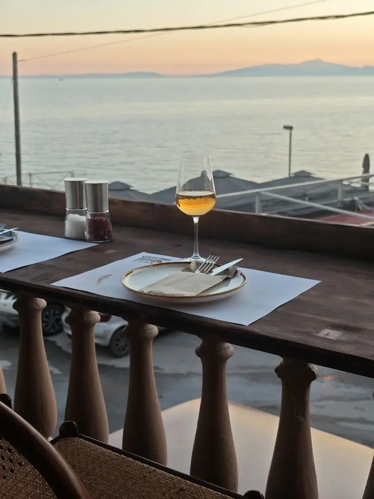 ZORKA Greek restaurant_Néa Moudhaniá_slider_image_1