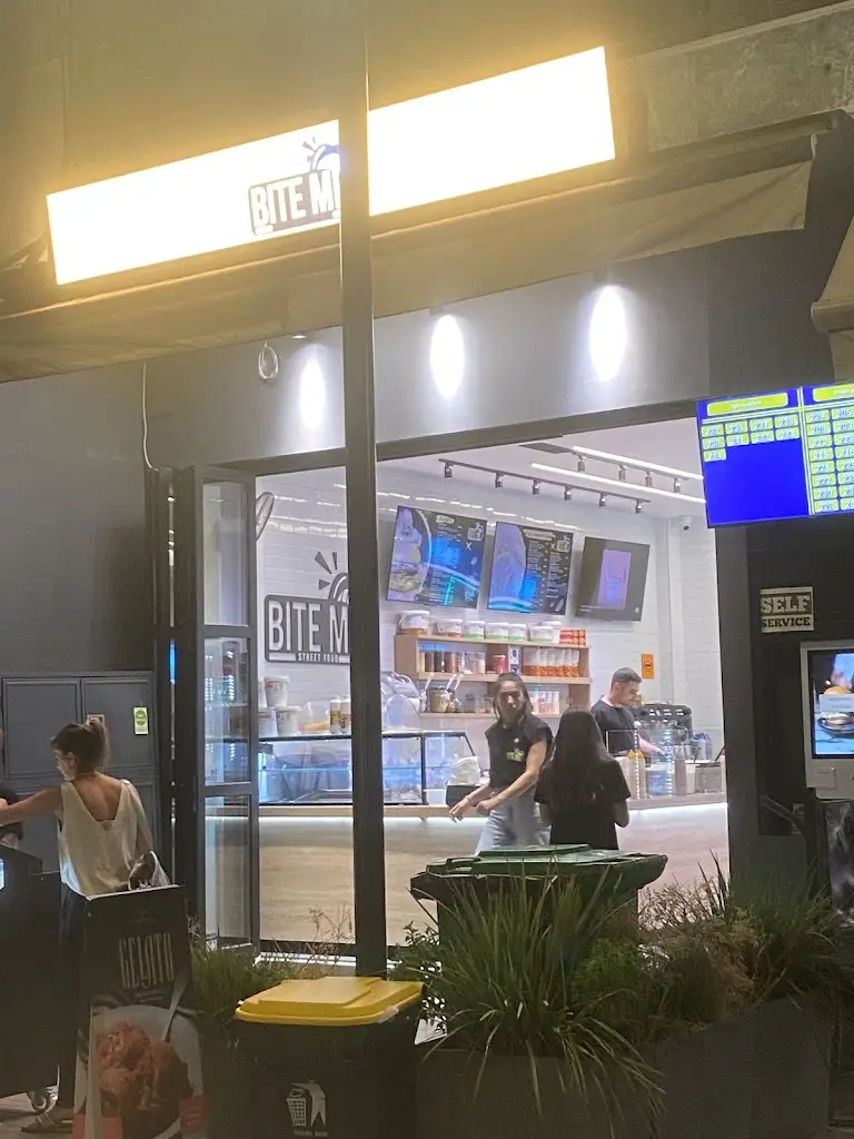 ΕΛΕΝΗ ΖΟΥΜΠΟΥΛΙΔΟΥ_BITE ME_Néa Moudhaniá_review