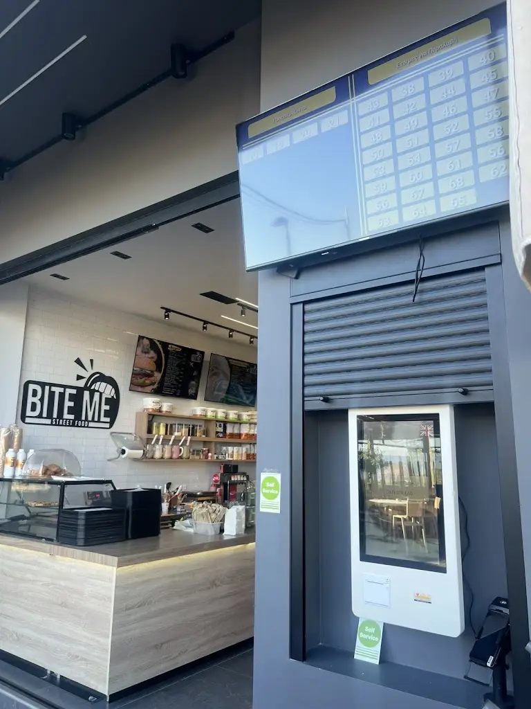 BITE ME Restaurant in Néa Moudhaniá