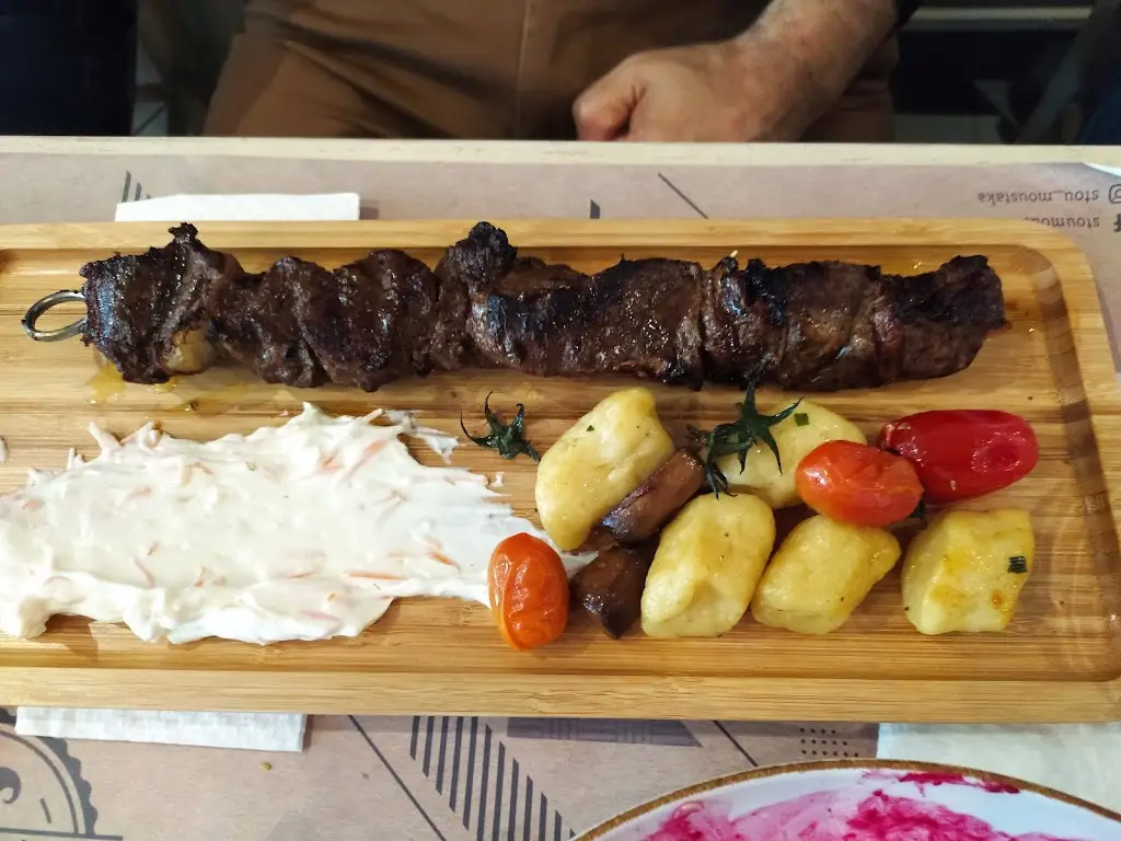 Nikos Fragkedakis_Στου Μουστάκα- Μεζεδοπωλείον_Néo Agionéri_Bewertung